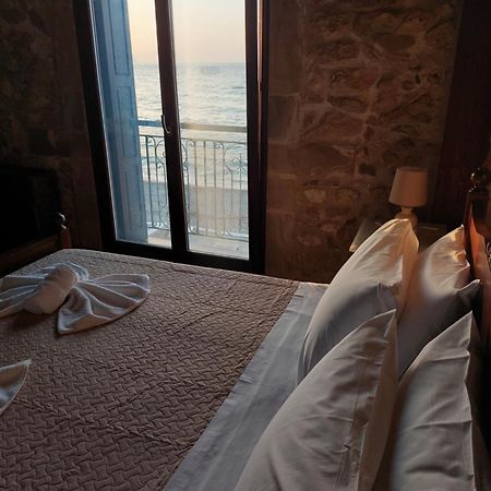 Volakas Beachfront Suites Rethymno  ภายนอก รูปภาพ