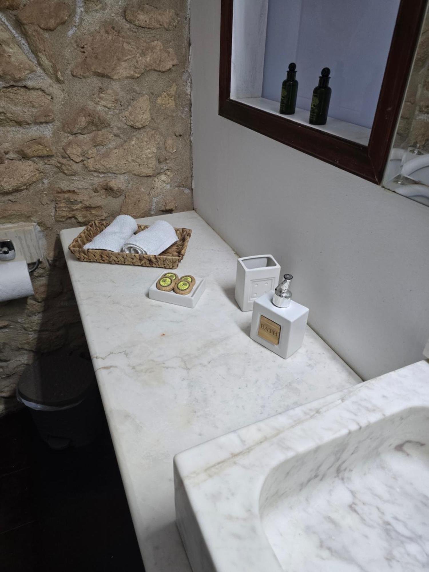 Volakas Beachfront Suites Rethymno  ภายนอก รูปภาพ