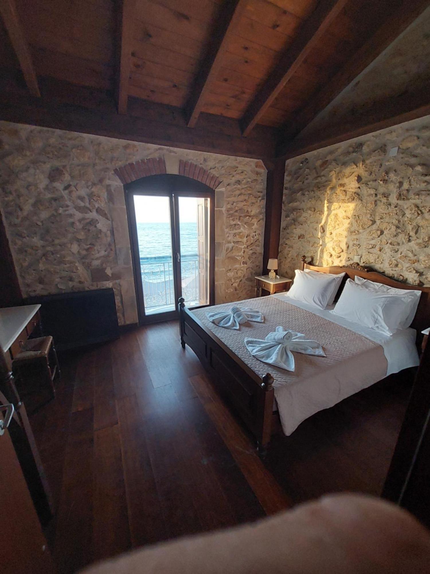 Volakas Beachfront Suites Rethymno  ภายนอก รูปภาพ